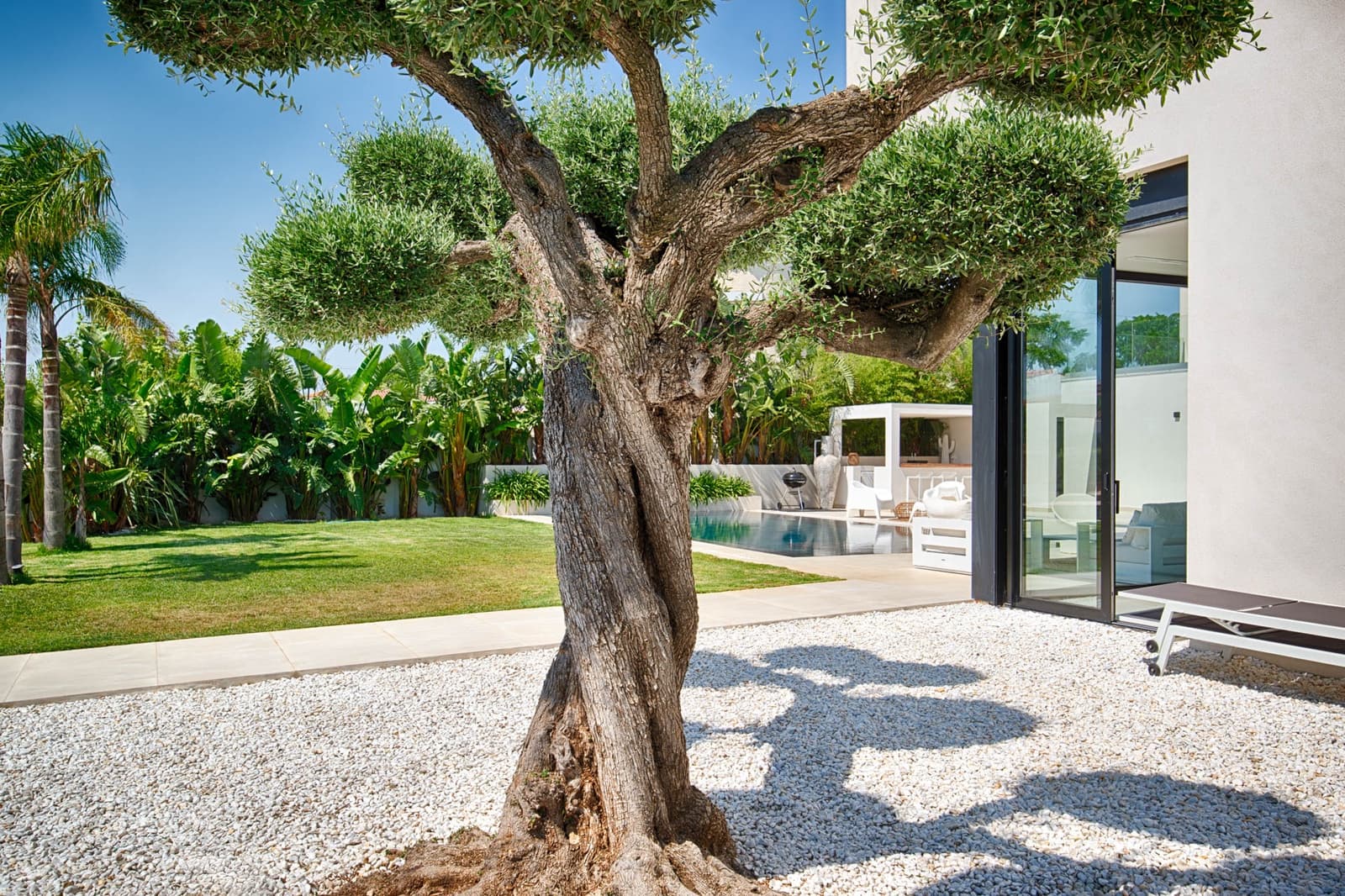 6 bedroom Villa for sale in Empuriabrava with pool garage - € 1,890,000 (Ref: 9956631)