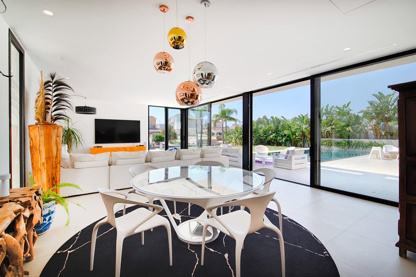 6 bedroom Villa for sale in Empuriabrava with pool garage - € 1,890,000 (Ref: 9956631)