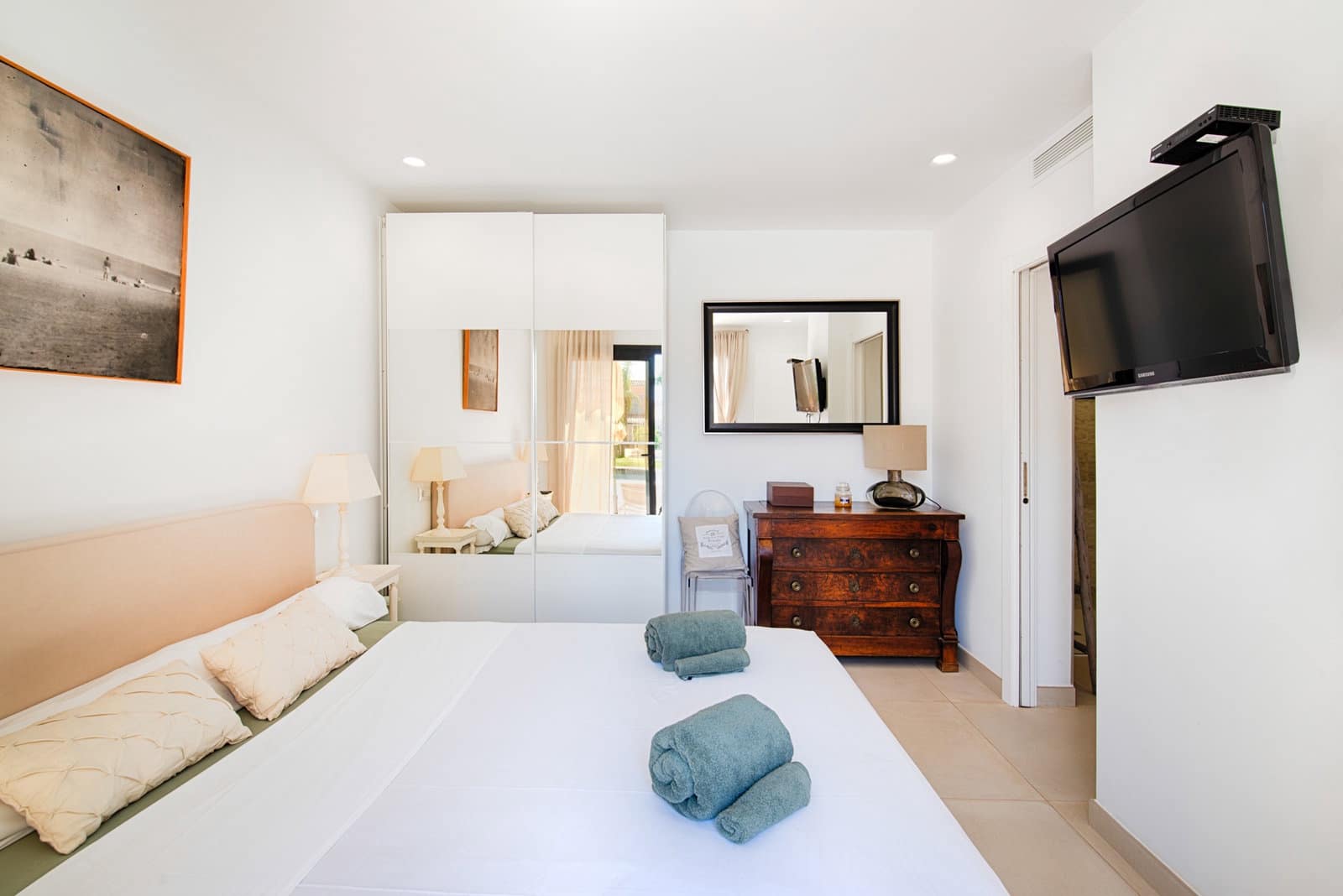 6 bedroom Villa for sale in Empuriabrava with pool garage - € 1,890,000 (Ref: 9956631)