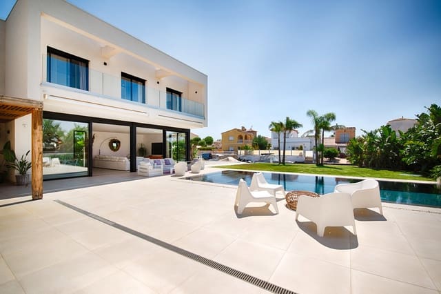 6 sypialnia Willa na sprzedaż w Empuriabrava, Castelló d'Empúries z basenem garażem - 1 890 000 € (Ref: 9956631)