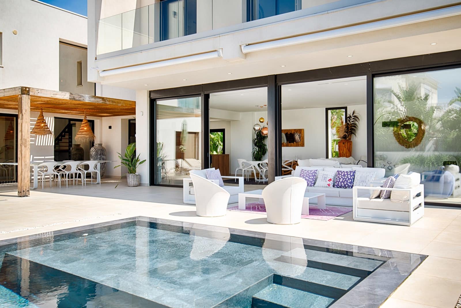 6 bedroom Villa for sale in Empuriabrava with pool garage - € 1,890,000 (Ref: 9956631)