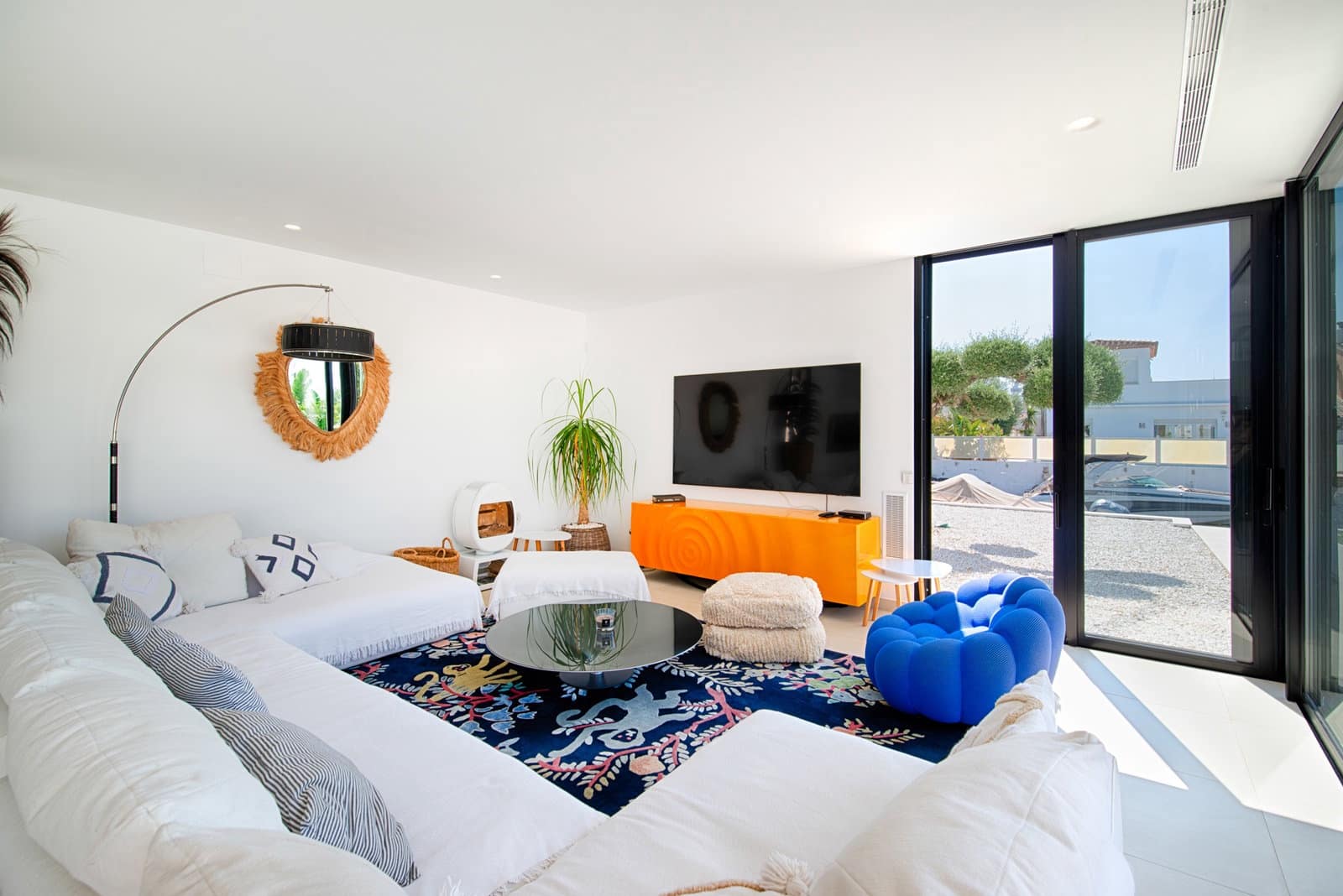 6 bedroom Villa for sale in Empuriabrava with pool garage - € 1,890,000 (Ref: 9956631)