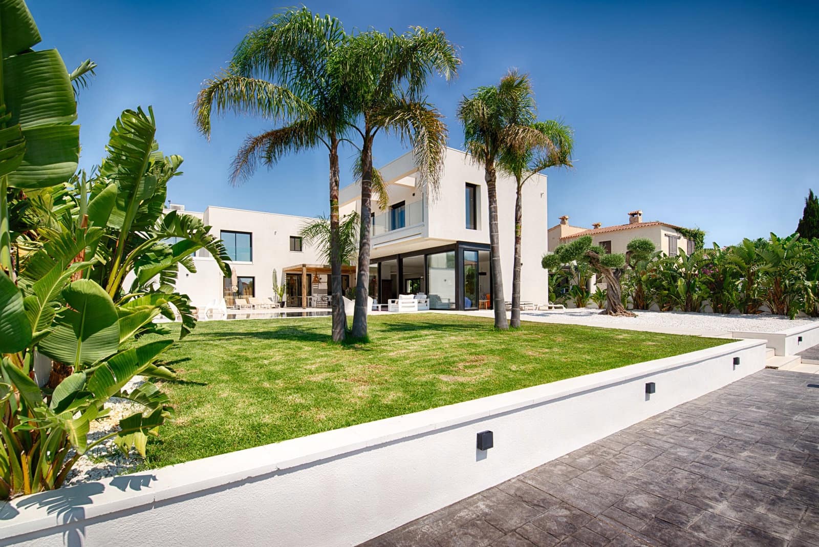 6 bedroom Villa for sale in Empuriabrava with pool garage - € 1,890,000 (Ref: 9956631)