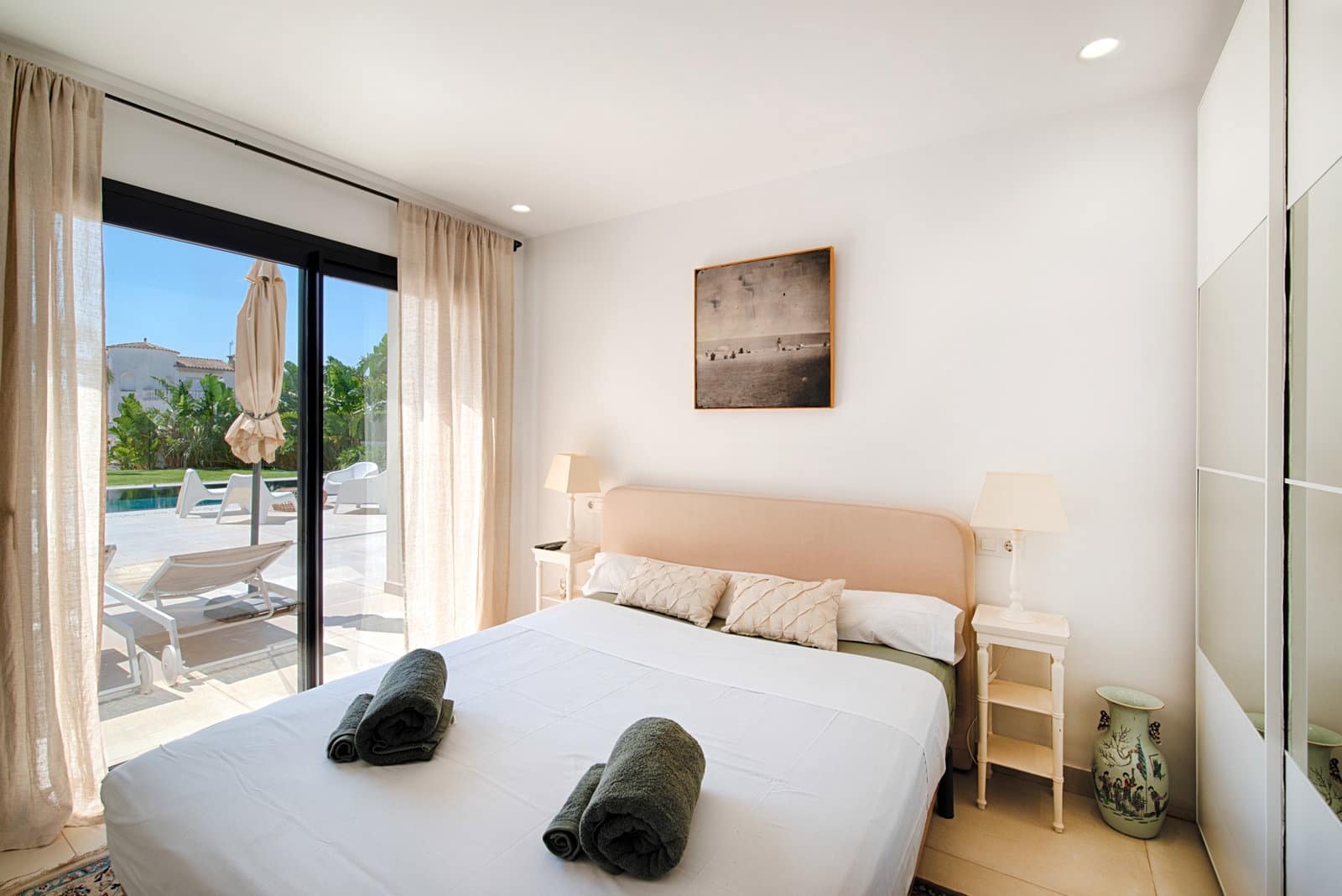 6 bedroom Villa for sale in Empuriabrava with pool garage - € 1,890,000 (Ref: 9956631)