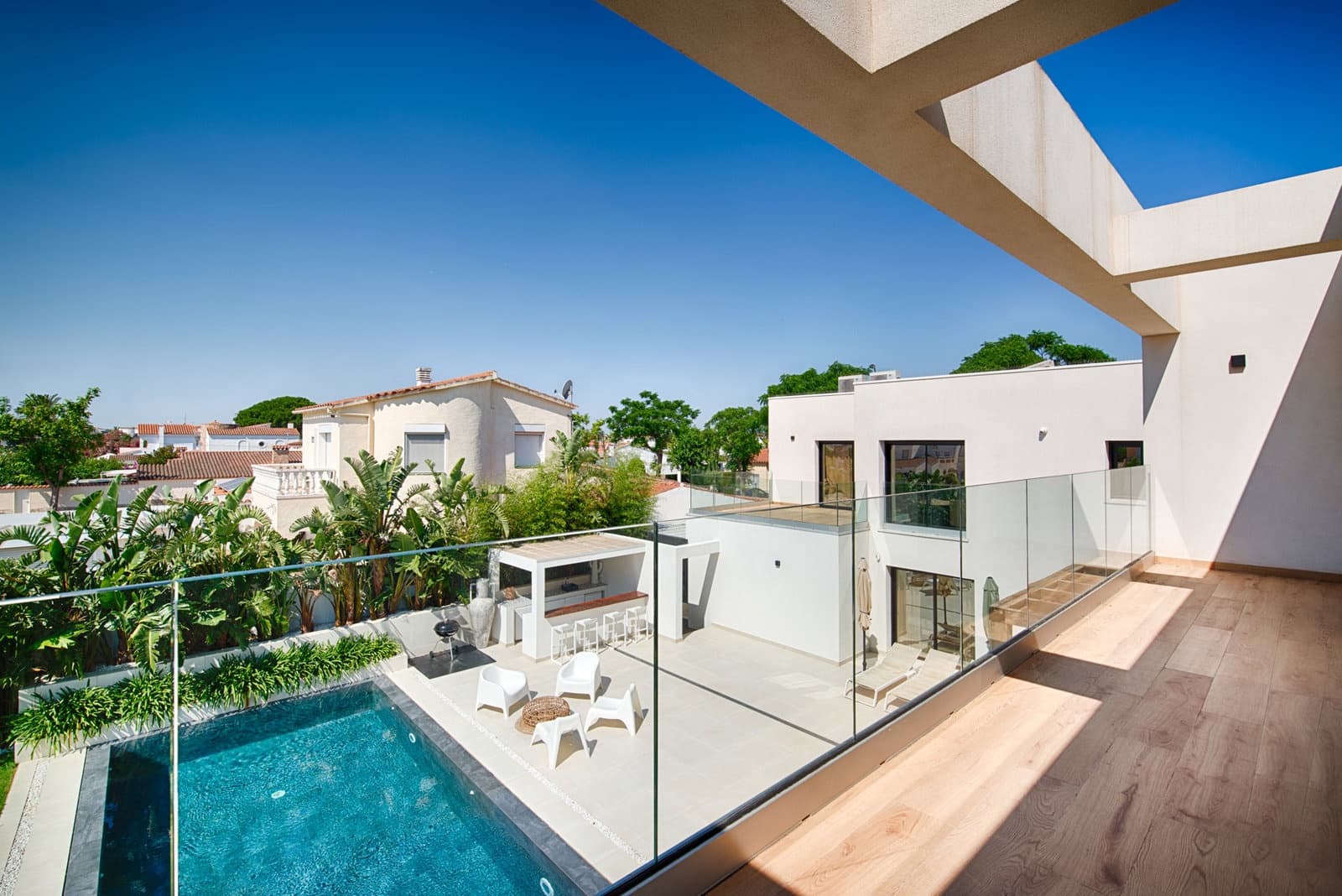 6 bedroom Villa for sale in Empuriabrava with pool garage - € 1,890,000 (Ref: 9956631)