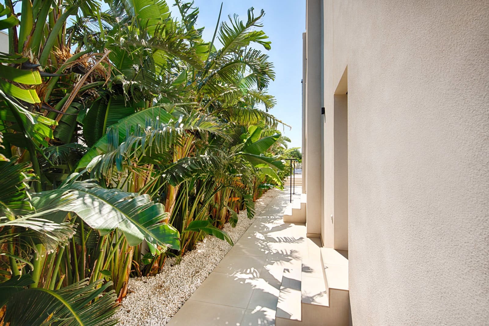 6 bedroom Villa for sale in Empuriabrava with pool garage - € 1,890,000 (Ref: 9956631)