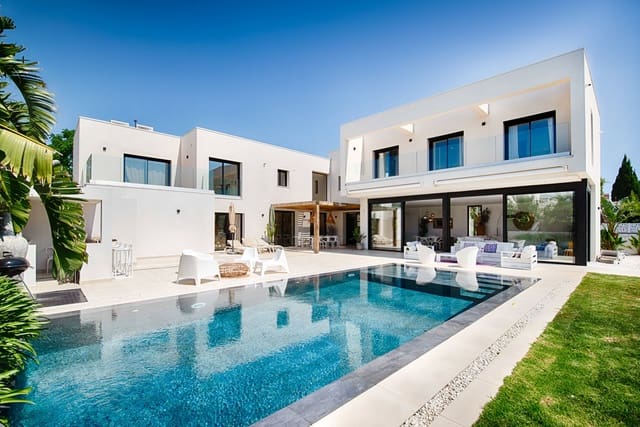 6 sypialnia Willa na sprzedaż w Empuriabrava, Castelló d'Empúries z basenem garażem - 1 890 000 € (Ref: 9956631)