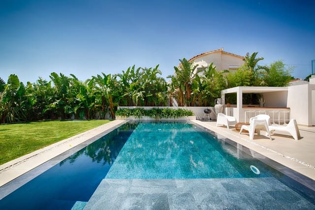 6 sypialnia Willa na sprzedaż w Empuriabrava, Castelló d'Empúries z basenem garażem - 1 890 000 € (Ref: 9956631)