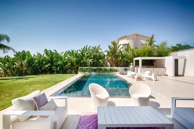 6 sypialnia Willa na sprzedaż w Empuriabrava, Castelló d'Empúries z basenem garażem - 1 890 000 € (Ref: 9956631)