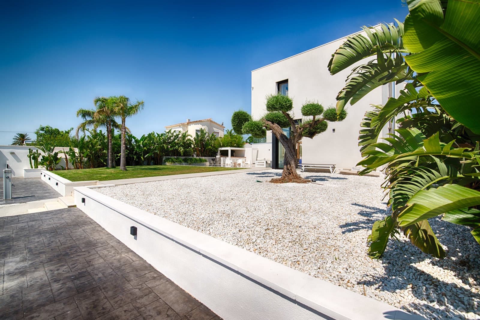 6 bedroom Villa for sale in Empuriabrava with pool garage - € 1,890,000 (Ref: 9956631)