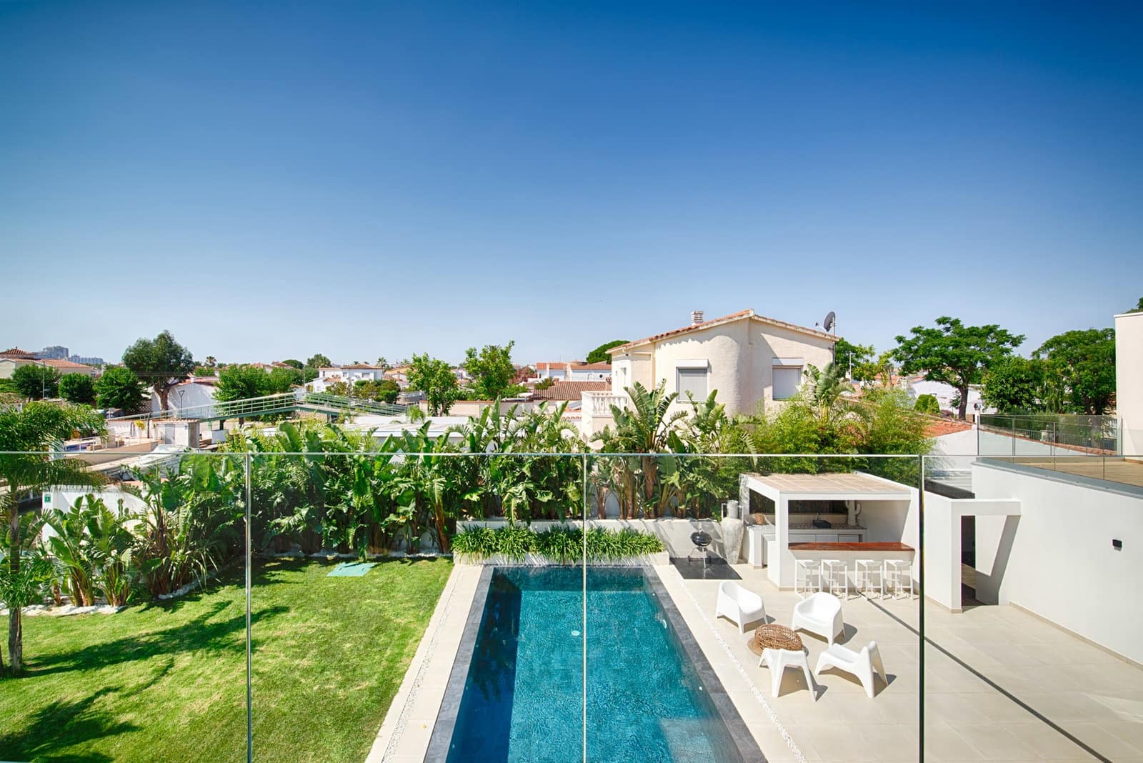 6 bedroom Villa for sale in Empuriabrava with pool garage - € 1,890,000 (Ref: 9956631)