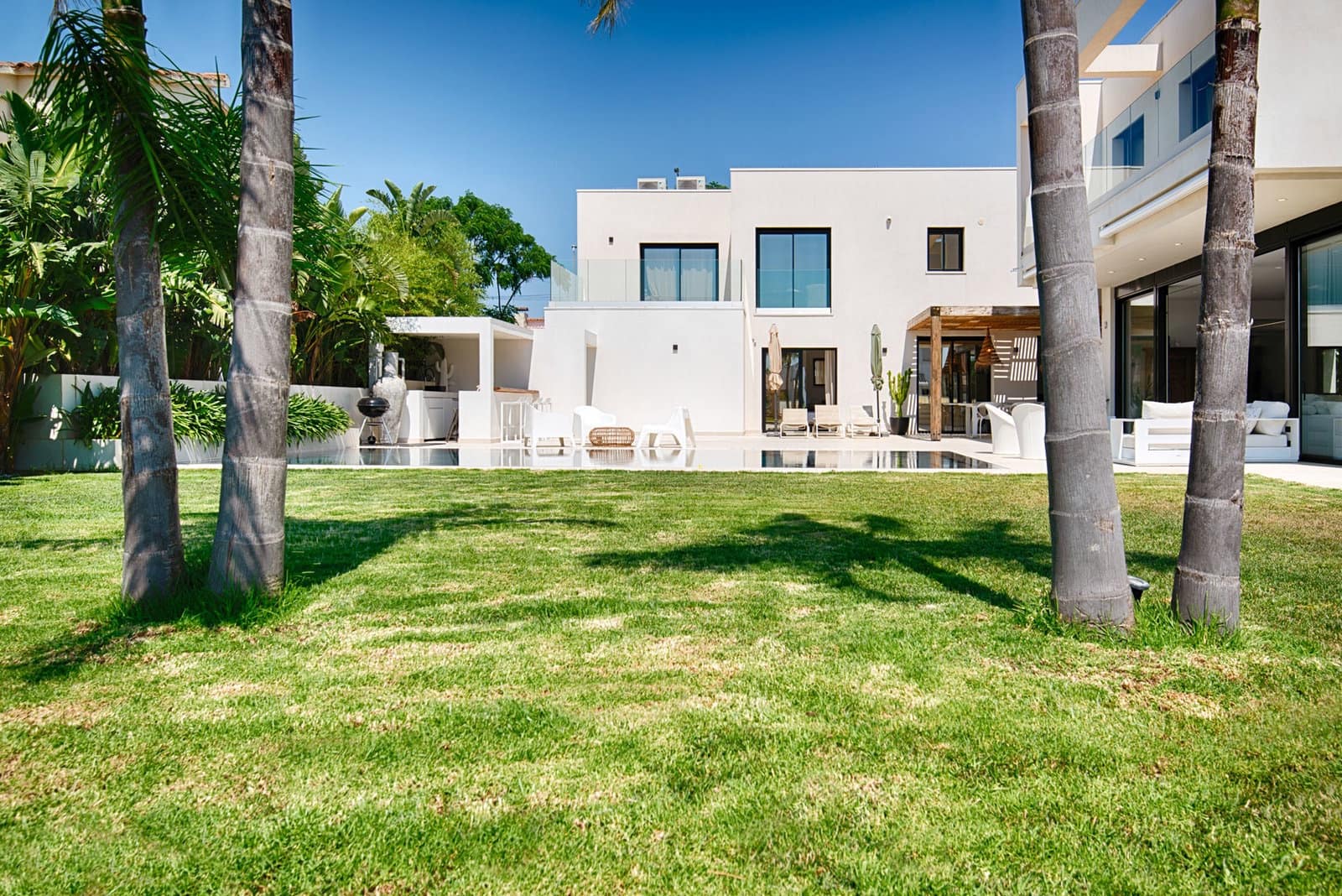 6 bedroom Villa for sale in Empuriabrava with pool garage - € 1,890,000 (Ref: 9956631)