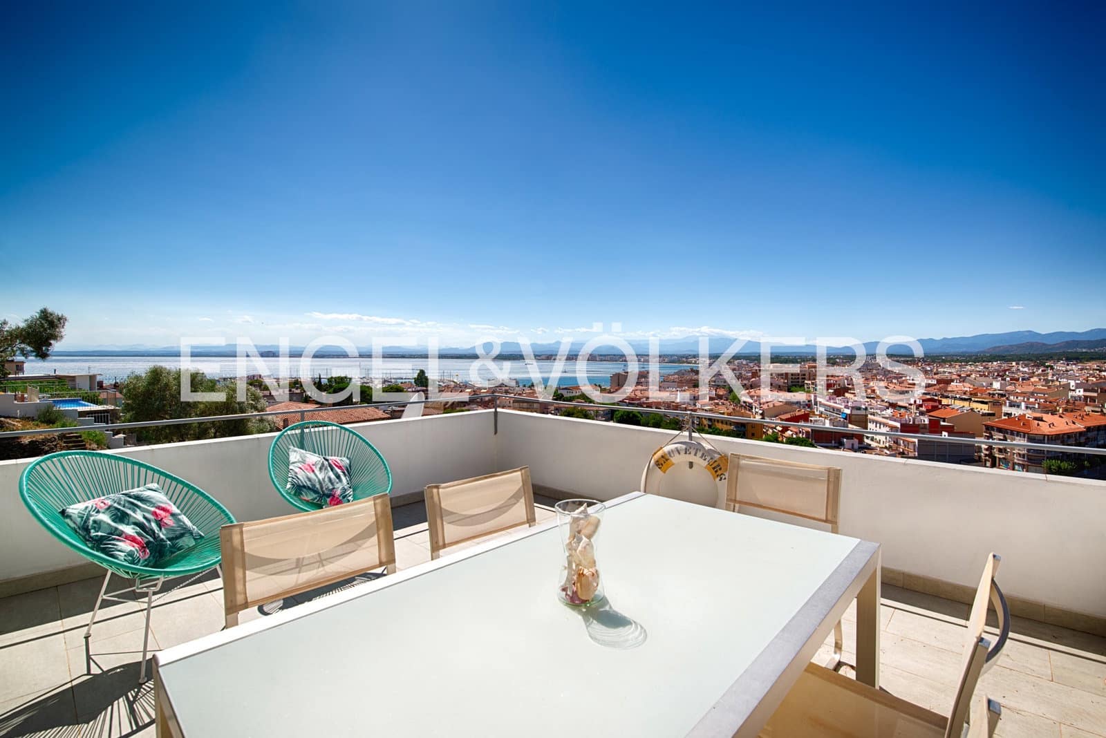 2 bedroom Apartment for sale in Roses - € 290,000 (Ref: 9958298)