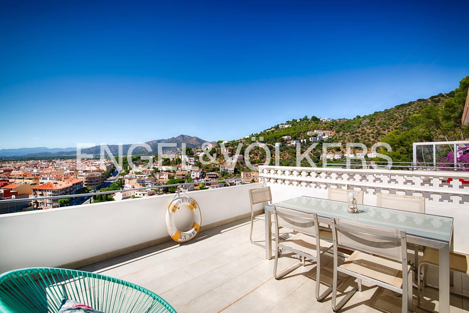 2 bedroom Apartment for sale in Roses - € 290,000 (Ref: 9958298)