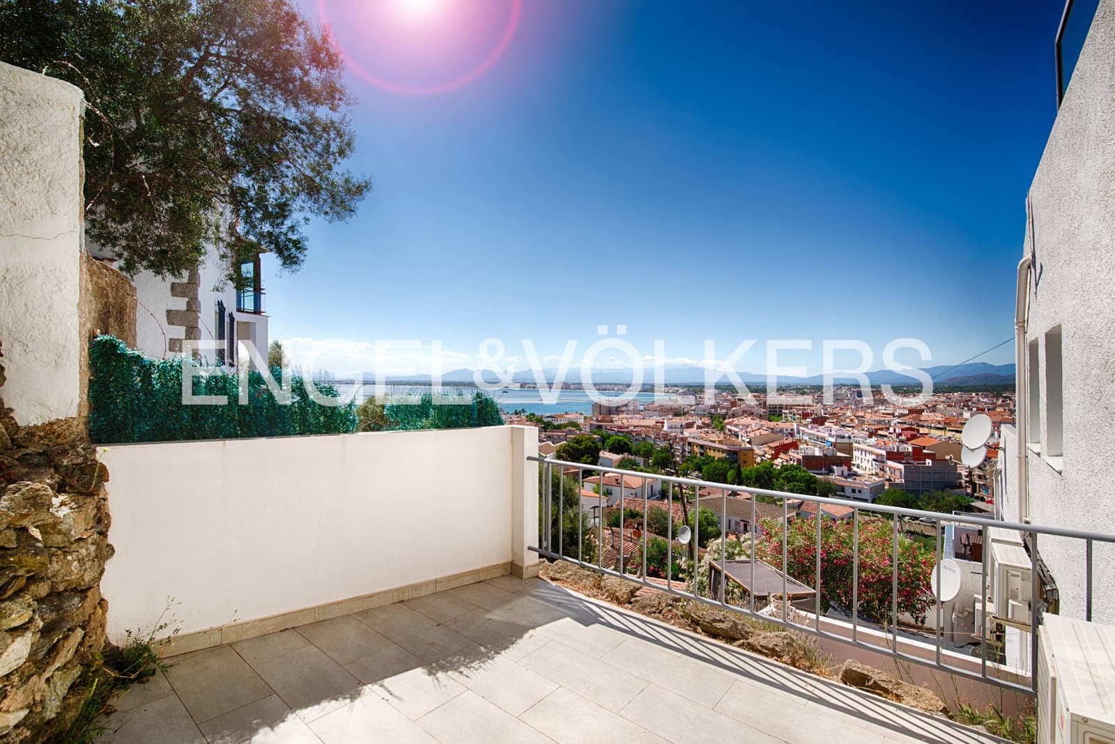 2 bedroom Apartment for sale in Roses - € 290,000 (Ref: 9958298)