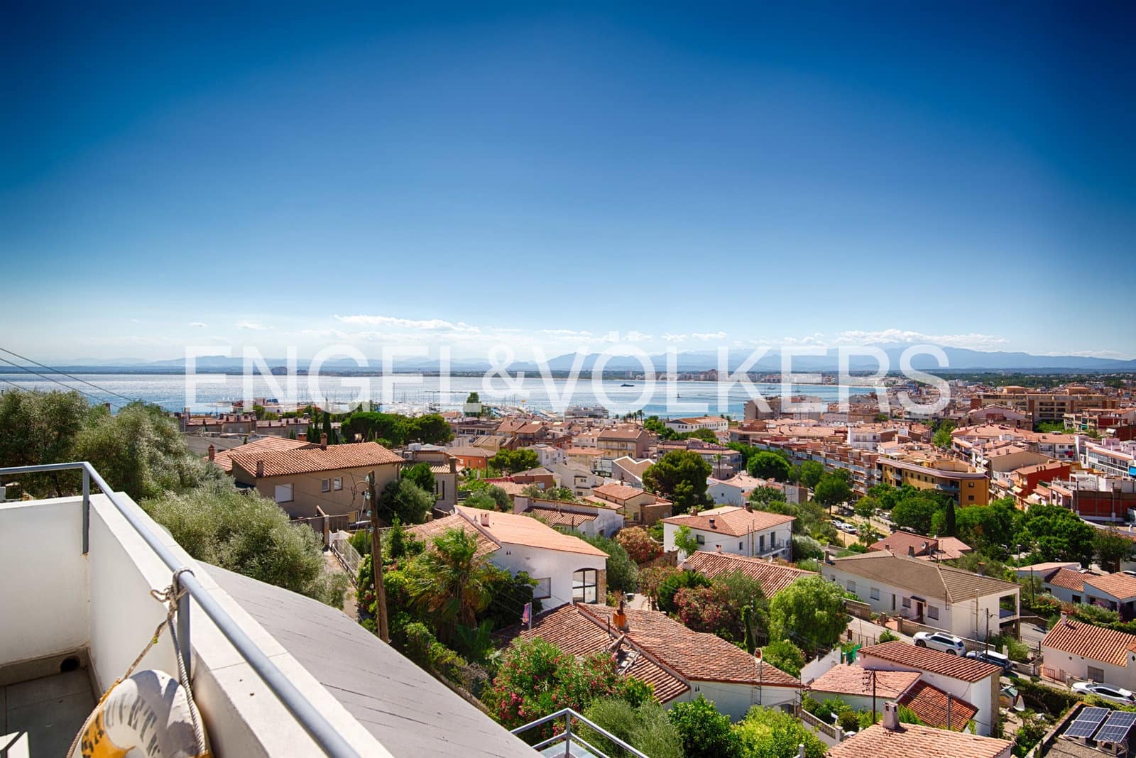 2 bedroom Apartment for sale in Roses - € 290,000 (Ref: 9958298)