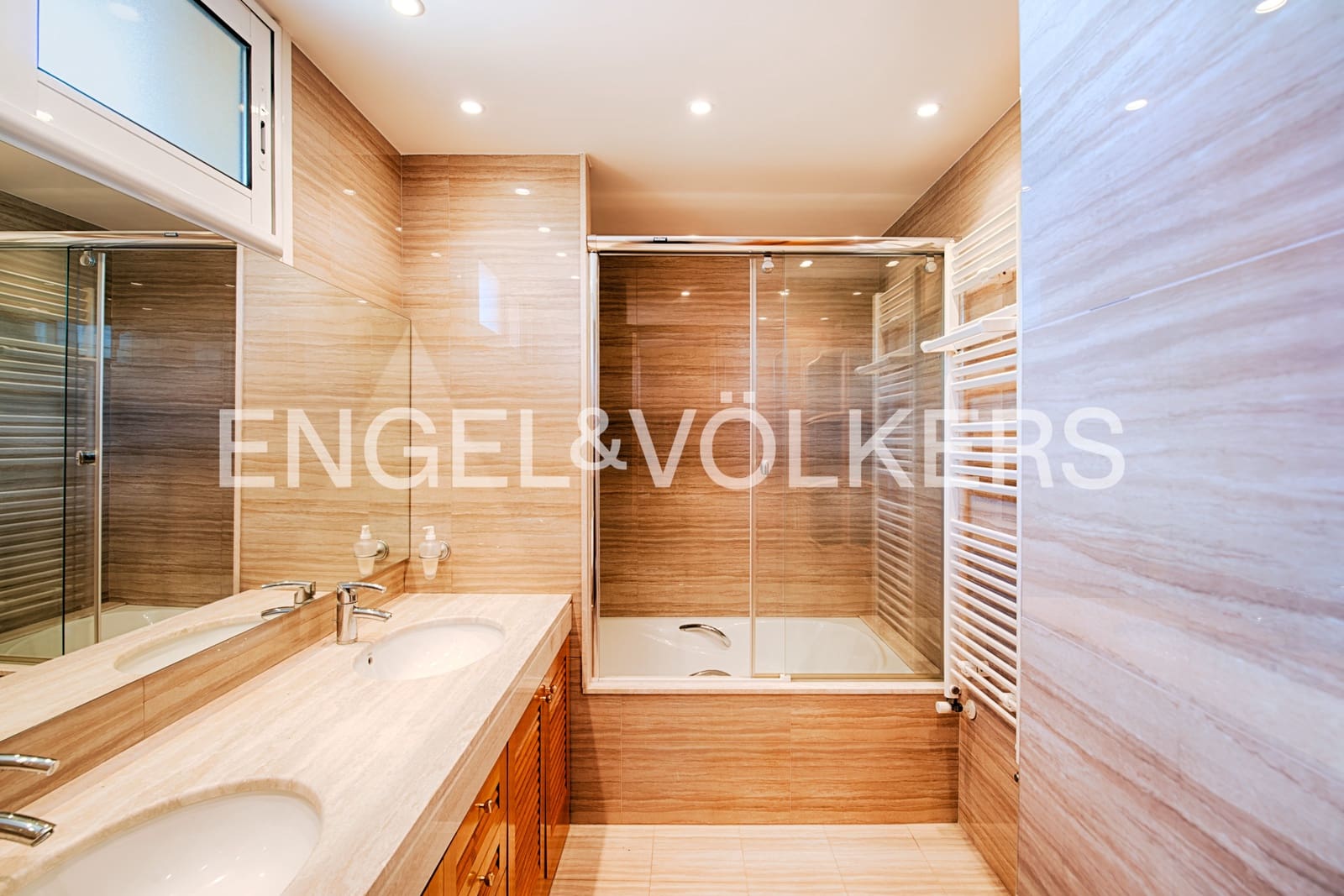 4 sypialnia Willa na sprzedaż w Vilamalla z basenem garażem - 520 000 € (Ref: 9964325)