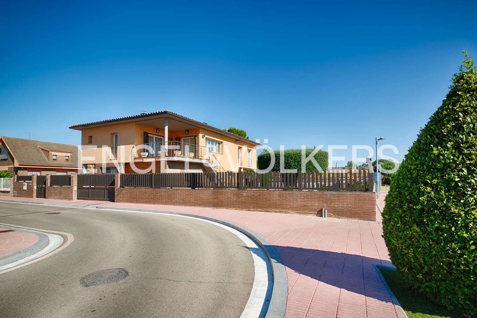 4 sypialnia Willa na sprzedaż w Vilamalla z basenem garażem - 520 000 € (Ref: 9964325)
