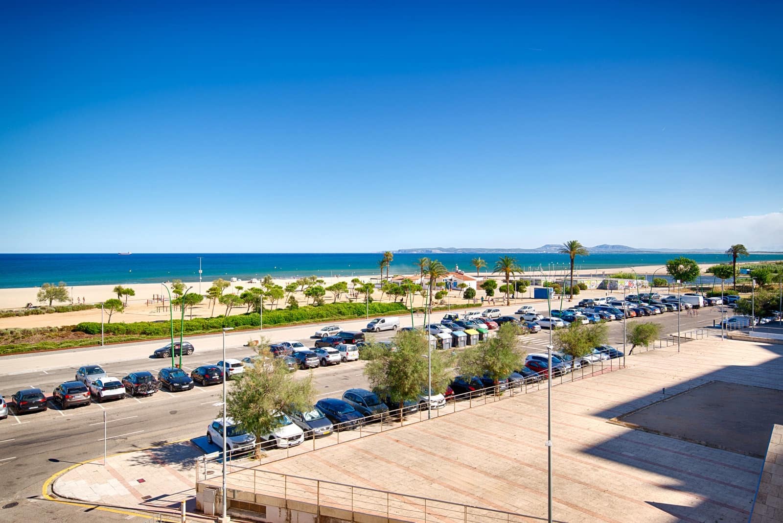 3 bedroom Apartment for sale in Empuriabrava with pool - € 450,000 (Ref: 9964431)