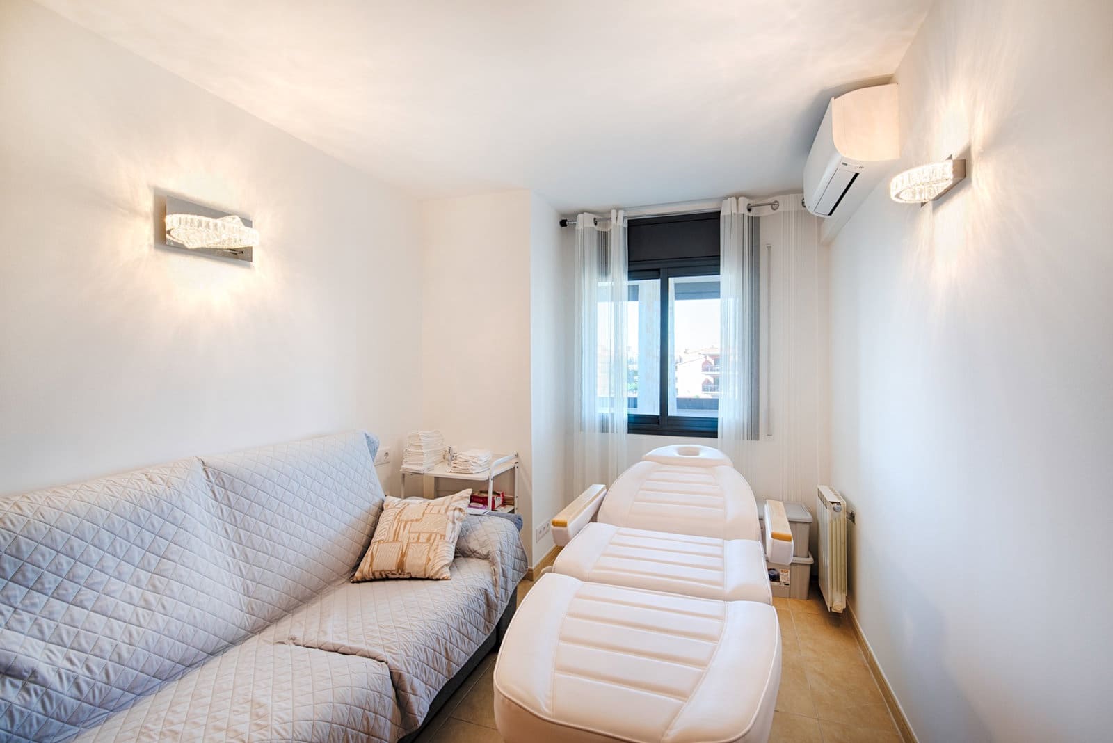 3 bedroom Apartment for sale in Empuriabrava with pool - € 450,000 (Ref: 9964431)