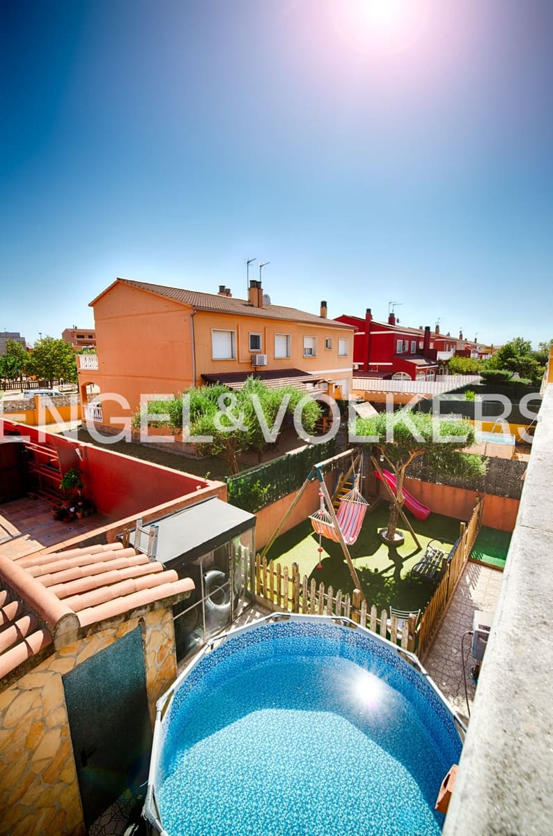 4 Zimmer Reihenhaus zu verkaufen in Vilafant mit Garage - 335.000 € (Ref: 9965711)
