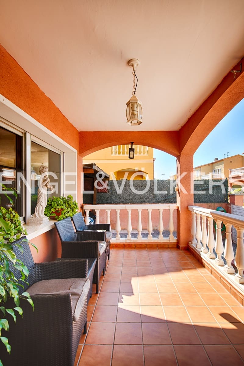 4 Zimmer Reihenhaus zu verkaufen in Vilafant mit Garage - 335.000 € (Ref: 9965711)