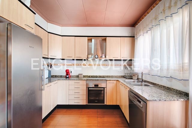 4 slaapkamer Rijtjeshuis te koop in Vilafant met garage - € 335.000 (Ref: 9965711)