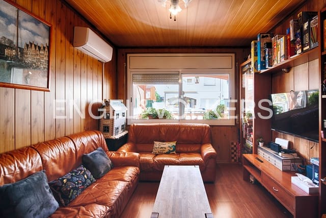 4 slaapkamer Rijtjeshuis te koop in Vilafant met garage - € 335.000 (Ref: 9965711)