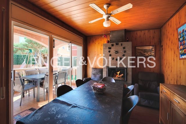 4 slaapkamer Rijtjeshuis te koop in Vilafant met garage - € 335.000 (Ref: 9965711)