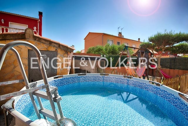 4 slaapkamer Rijtjeshuis te koop in Vilafant met garage - € 335.000 (Ref: 9965711)