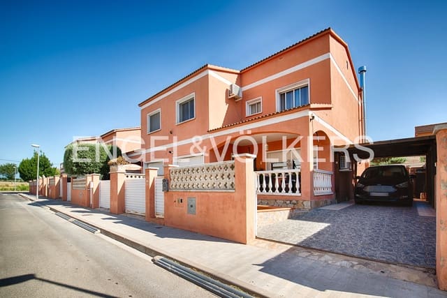 4 slaapkamer Rijtjeshuis te koop in Vilafant met garage - € 335.000 (Ref: 9965711)