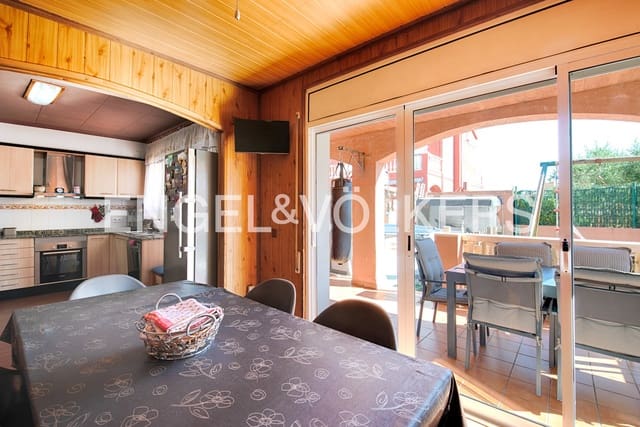 4 slaapkamer Rijtjeshuis te koop in Vilafant met garage - € 335.000 (Ref: 9965711)