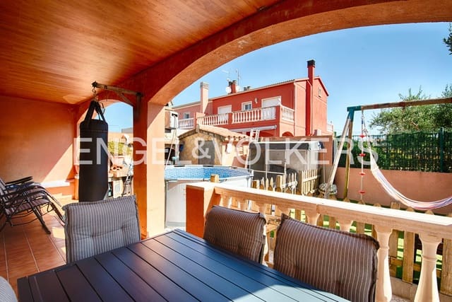 4 slaapkamer Rijtjeshuis te koop in Vilafant met garage - € 335.000 (Ref: 9965711)