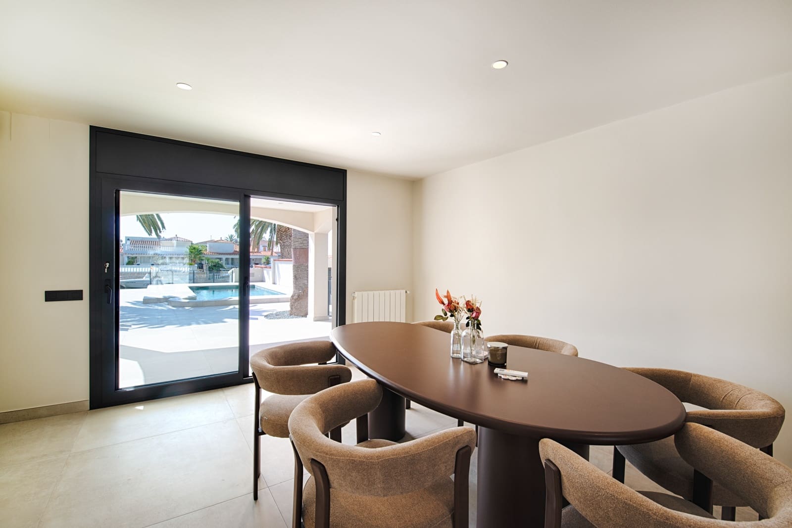 3 sypialnia Willa na sprzedaż w Empuriabrava z basenem garażem - 1 295 000 € (Ref: 9972299)