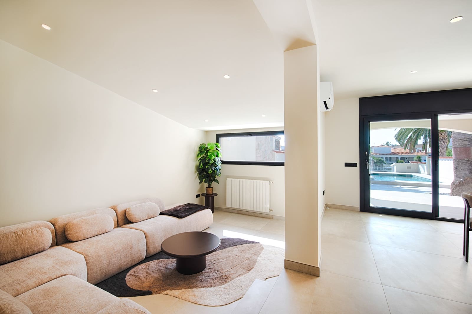 3 sypialnia Willa na sprzedaż w Empuriabrava z basenem garażem - 1 295 000 € (Ref: 9972299)