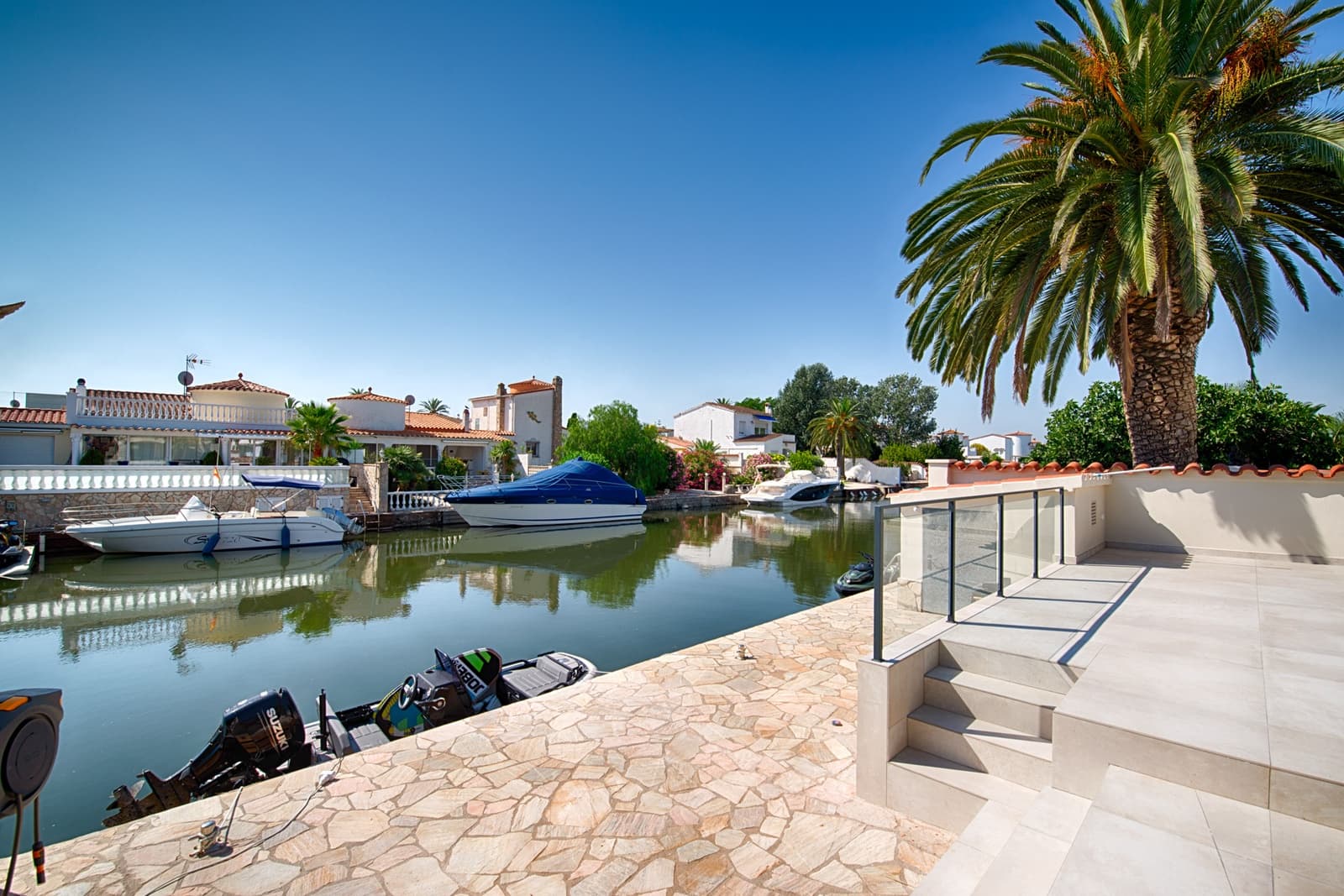 3 sypialnia Willa na sprzedaż w Empuriabrava z basenem garażem - 1 295 000 € (Ref: 9972299)