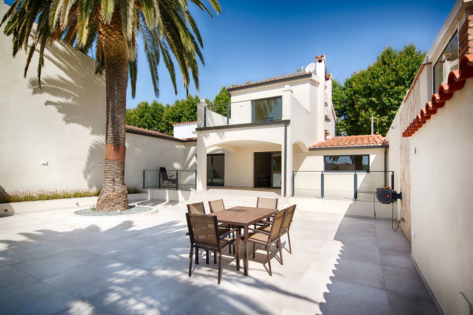 3 sypialnia Willa na sprzedaż w Empuriabrava z basenem garażem - 1 295 000 € (Ref: 9972299)