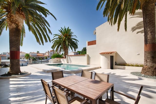 3 soverom Villa til salgs i Empuriabrava, Castelló d'Empúries med svømmebasseng garasje - € 1 295 000 (Ref: 9972299)