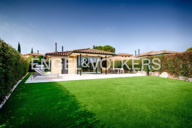 2 Zimmer Villa zu verkaufen in Navata mit Pool Garage - 740.000 € (Ref: 9974005)