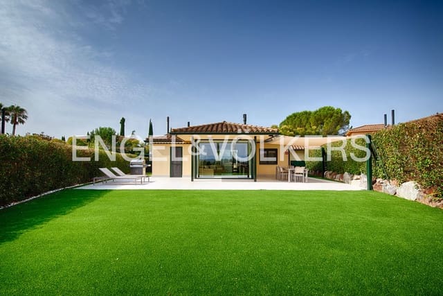 2 Zimmer Villa zu verkaufen in Navata mit Pool Garage - 740.000 € (Ref: 9974005)