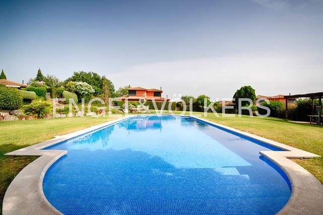 2 Zimmer Villa zu verkaufen in Navata mit Pool Garage - 740.000 € (Ref: 9974005)
