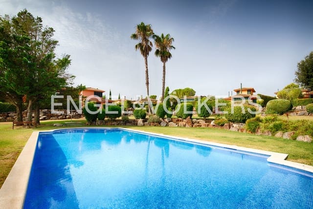 2 Zimmer Villa zu verkaufen in Navata mit Pool Garage - 740.000 € (Ref: 9974005)