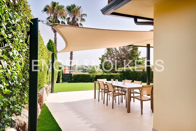 2 Zimmer Villa zu verkaufen in Navata mit Pool Garage - 740.000 € (Ref: 9974005)