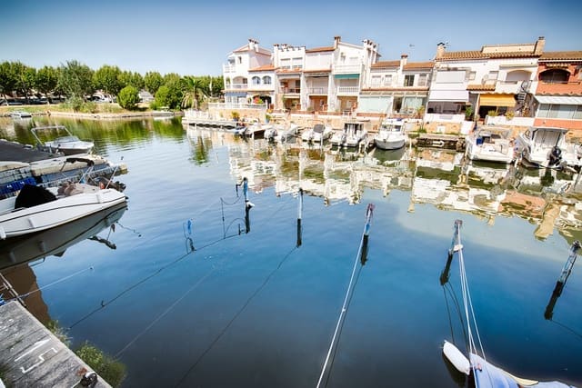 2 slaapkamer Appartement te koop in Empuriabrava, Castelló d'Empúries met garage - € 240.000 (Ref: 9977985)