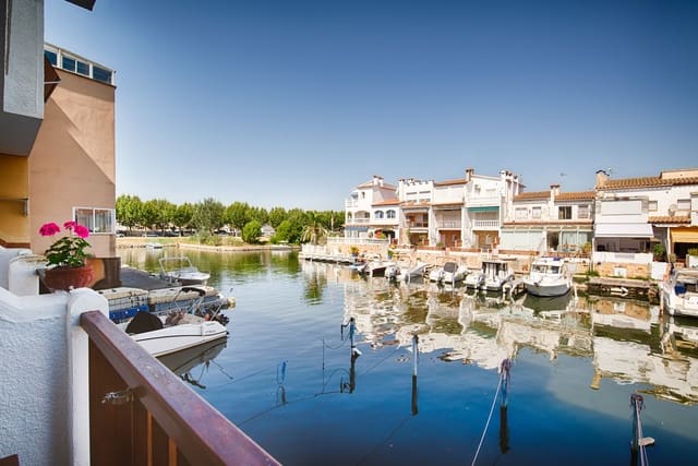 2 slaapkamer Appartement te koop in Empuriabrava, Castelló d'Empúries met garage - € 240.000 (Ref: 9977985)