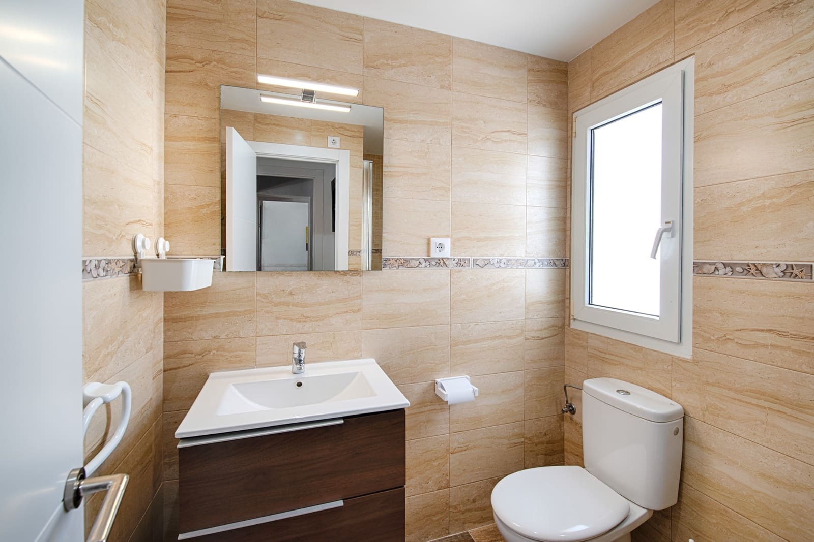 4 sovrum Radhus till salu i Empuriabrava med pool garage - 550 000 € (Ref: 9985332)
