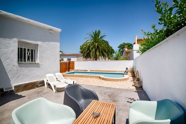 Adosado de 4 habitaciones en Empuriabrava, Castelló d'Empúries en venta con piscina garaje - 550.000 € (Ref: 9985332)