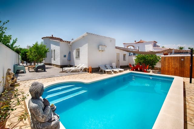 Adosado de 4 habitaciones en Empuriabrava, Castelló d'Empúries en venta con piscina garaje - 550.000 € (Ref: 9985332)