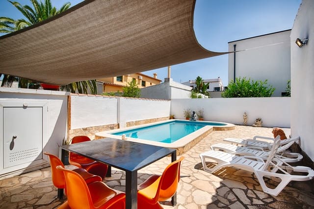 Adosado de 4 habitaciones en Empuriabrava, Castelló d'Empúries en venta con piscina garaje - 550.000 € (Ref: 9985332)