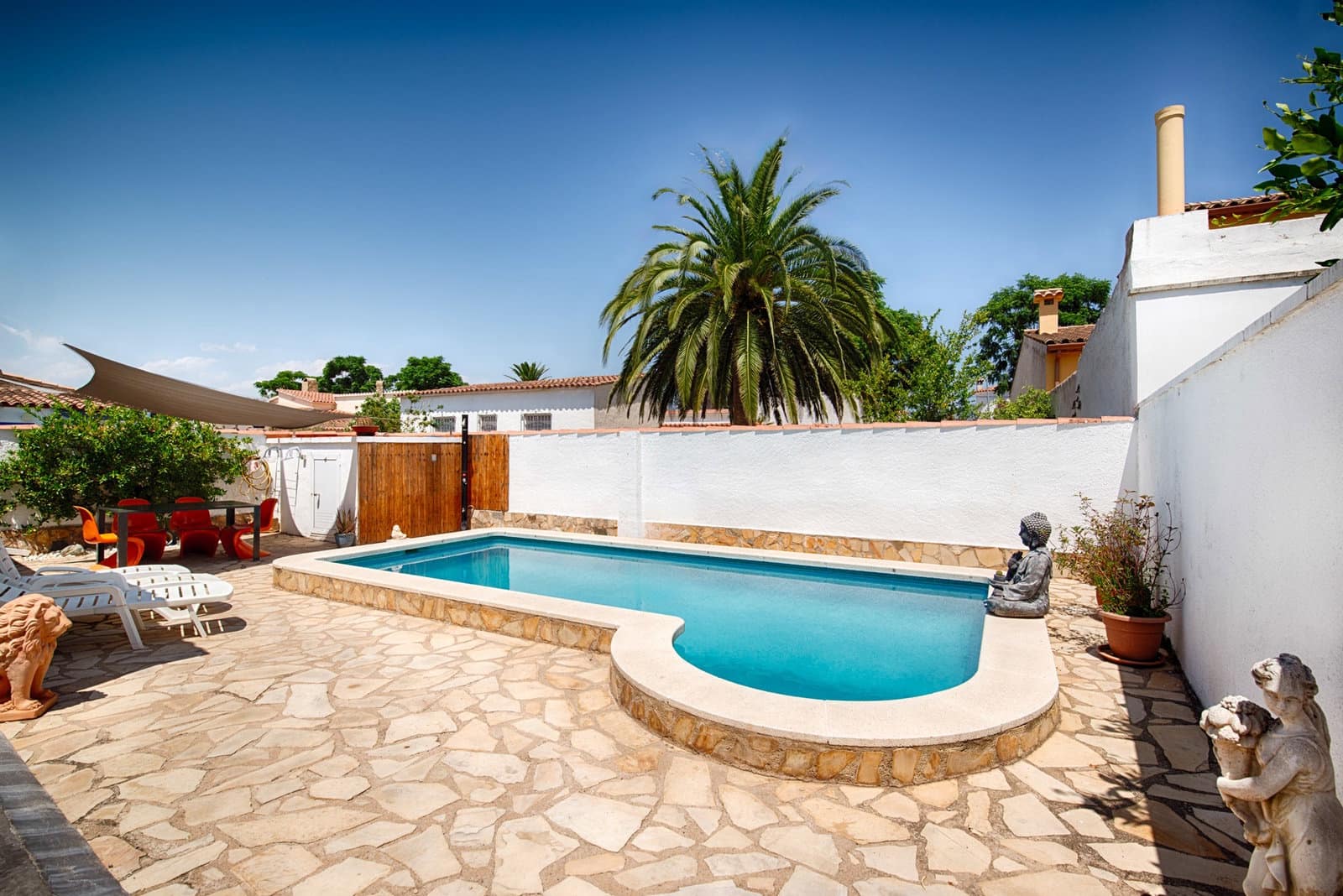 4 sovrum Radhus till salu i Empuriabrava med pool garage - 550 000 € (Ref: 9985332)